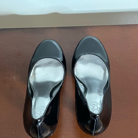 Jessica Simpson by Jessica, black patent heels. - Picture 3 of 9